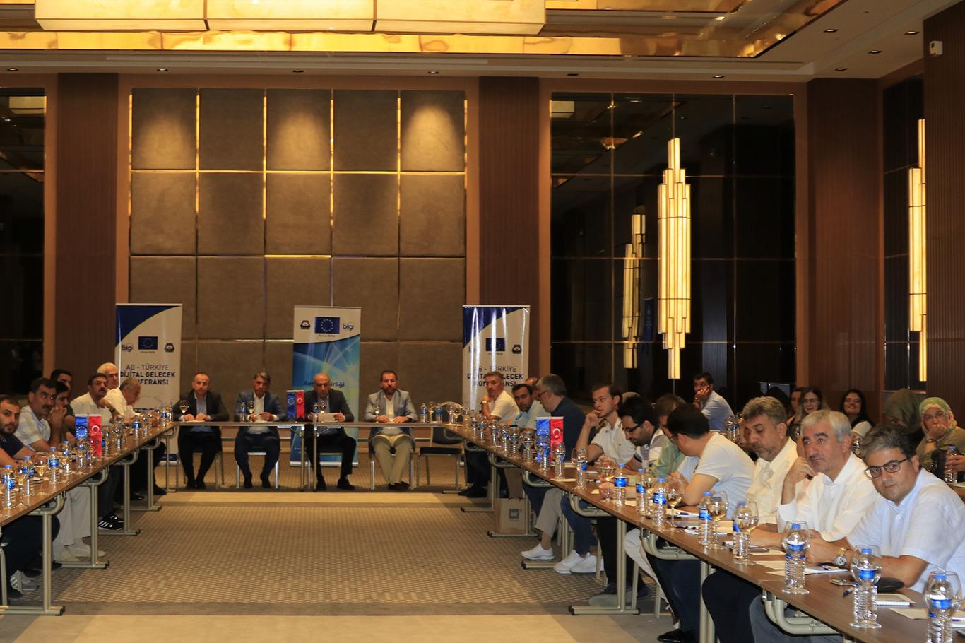 “Dijital sektör dünyanın en önemli sektörüdür” “Dijital sektör dünyanın en önemli sektörüdür”